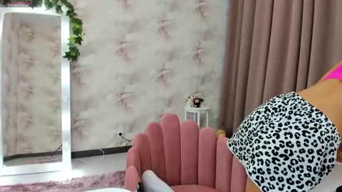 Snapshot of maryy_senn chatting on 17, 9, 2025 Luucy UTC1 Mon Tue Wed Thu Fri 0500-1130 online show from 17, 9, 2025