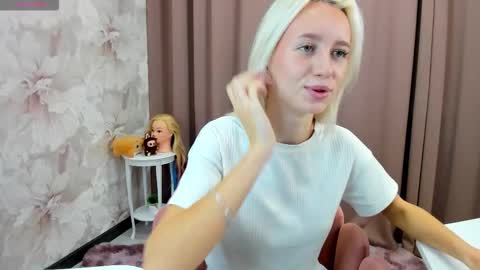 Snapshot of maryy_senn chatting on 15, 10, 2025 Luucy UTC1 Mon Tue Wed Thu Fri 0500-1130 online show from 15, 10, 2025