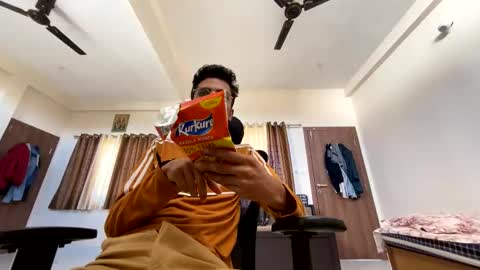 Mask Boy online show from 16, 12, 2024