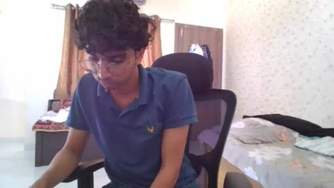 Mask Boy online show from 18, 10, 2025