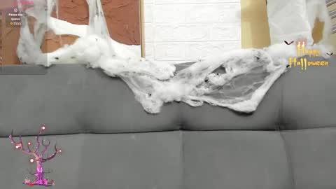 Scarlet  online show from 30, 10, 2025