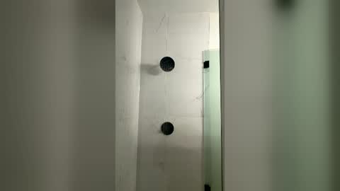 Snapshot of maskonpro19393 chatting on 6, 7, 2026 Welcome to my room online show from 6, 7, 2026