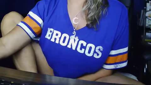 TitsnToes online show from 2, 11, 2025