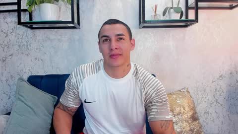 Snapshot of massimocontie_ chatting on 16, 2, 2025 Massimo Contie online show from 16, 2, 2025