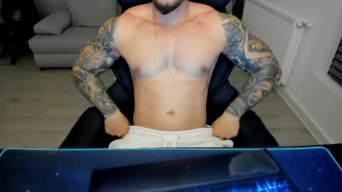 Snapshot of masterkingmuscle chatting on 7, 3, 2025 masterkingmuscle online show from 7, 3, 2025