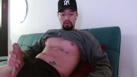 STRURIBE ON INSTAGRAM online show from 1, 4, 2026