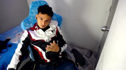 Snapshot of mathiass_twinkk_ chatting on 6, 4, 2026 MATHIAS online show from 6, 4, 2026