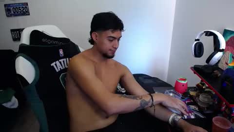 Snapshot of matias_bianco01 chatting on 17, 11, 2025 matias online show from 17, 11, 2025