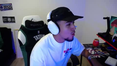 Snapshot of matias_bianco01 chatting on 28, 11, 2025 matias online show from 28, 11, 2025