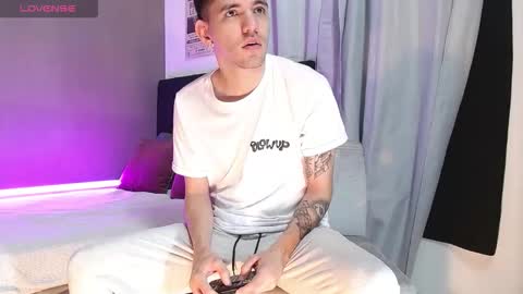 Snapshot of matteo12_ chatting on 10, 11, 2025 ---Matteo--- online show from 10, 11, 2025