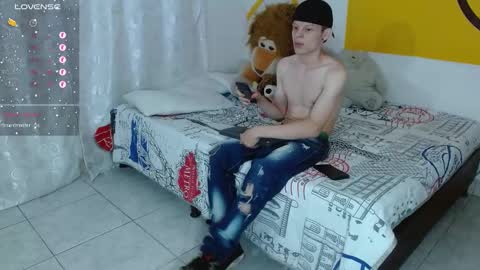 Snapshot of matthewboy_ chatting on 22, 1, 2025 MatthewBoy online show from 22, 1, 2025