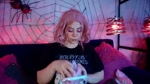 Snapshot of matti_sofia chatting on 4, 11, 2025 TATIANA AND ROUS online show from 4, 11, 2025