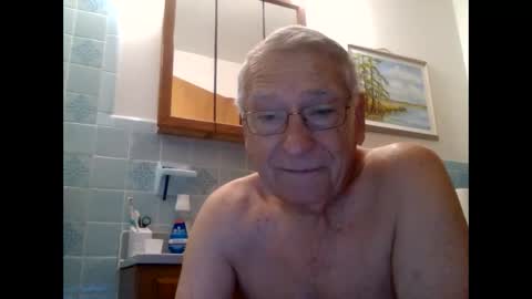 Snapshot of maturecouple1954 chatting on 18, 9, 2025 SXECPL55 at G mail Dot Com online show from 18, 9, 2025