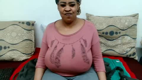 Snapshot of maturedbootyqueen chatting on 5, 7, 2026 QUEEN online show from 5, 7, 2026