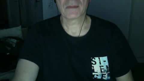 maturehotman online show from 4, 1, 2025