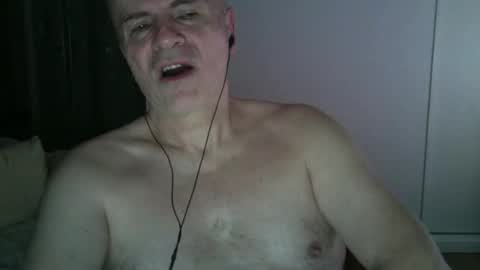 maturehotman online show from 30, 1, 2025