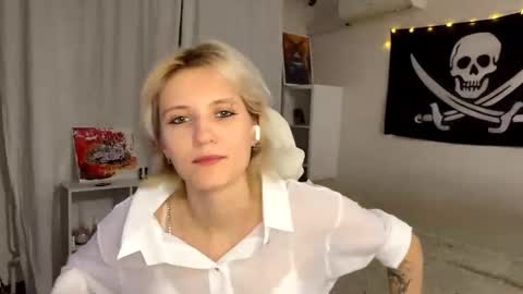 Snapshot of maudhendry chatting on 9, 9, 2025 Mia online show from 9, 9, 2025