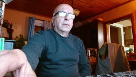 Snapshot of mauriceandre chatting on 4, 12, 2024 Maurice online show from 4, 12, 2024