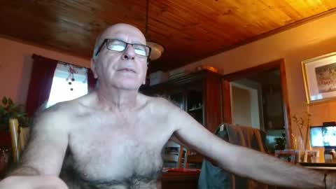 Snapshot of mauriceandre chatting on 17, 12, 2024 Maurice online show from 17, 12, 2024