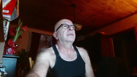 Snapshot of mauriceandre chatting on 2, 1, 2025 Maurice online show from 2, 1, 2025