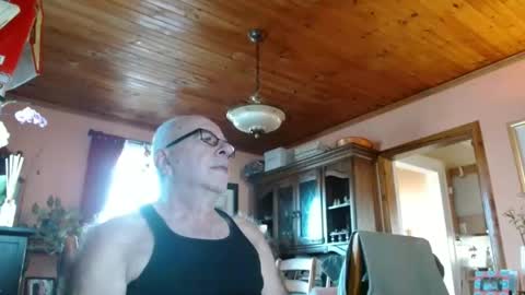 Snapshot of mauriceandre chatting on 11, 3, 2025 Maurice online show from 11, 3, 2025