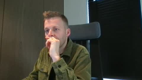 Max take off clothes online show from 23, 1, 2025