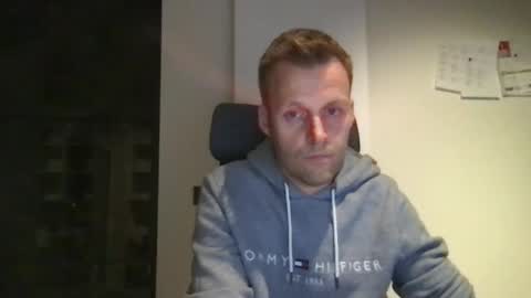 Max take off clothes online show from 28, 1, 2025