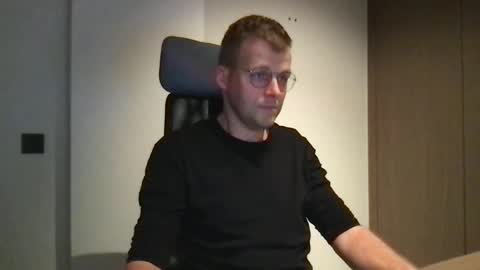 Max take off clothes online show from 24, 2, 2025