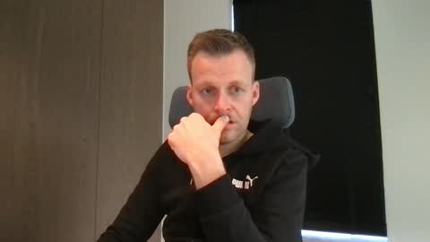 Max take off clothes online show from 27, 2, 2025