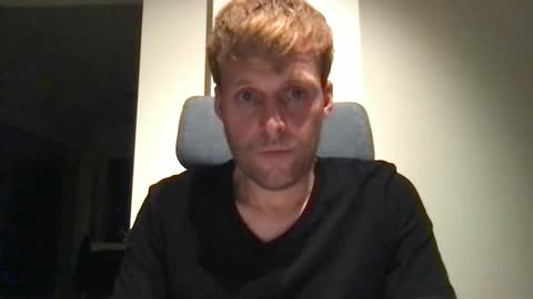 Max take off clothes online show from 23, 10, 2025