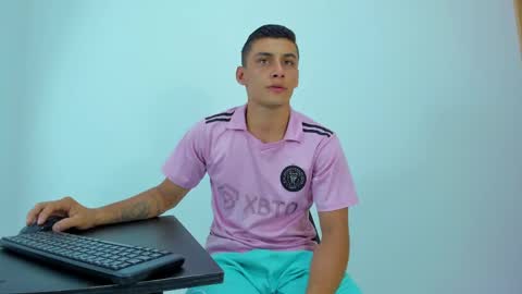 Snapshot of max_wild01 chatting on 17, 5, 2026 MAX online show from 17, 5, 2026