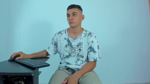 Snapshot of max_wild01 chatting on 18, 5, 2026 MAX online show from 18, 5, 2026