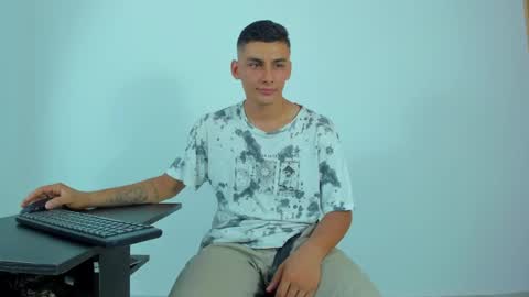 Snapshot of max_wild01 chatting on 18, 5, 2026 MAX online show from 18, 5, 2026