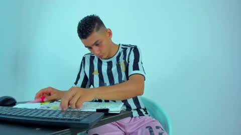 Snapshot of max_wild01 chatting on 23, 5, 2026 MAX online show from 23, 5, 2026