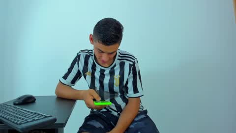 Snapshot of max_wild01 chatting on 29, 5, 2026 MAX online show from 29, 5, 2026