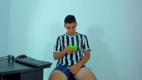 Snapshot of max_wild01 chatting on 28, 6, 2026 MAX online show from 28, 6, 2026