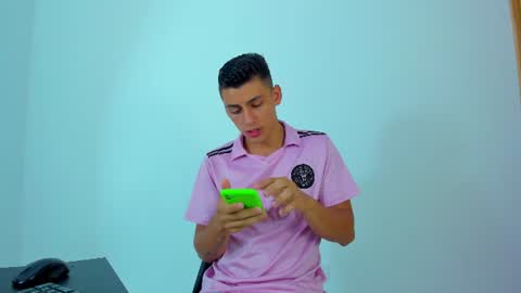 Snapshot of max_wild01 chatting on 8, 7, 2026 MAX online show from 8, 7, 2026