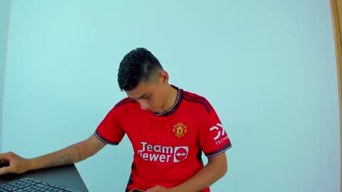 Snapshot of max_wild01 chatting on 11, 7, 2026 MAX online show from 11, 7, 2026