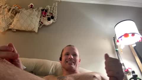 Snapshot of maxaux chatting on 20, 10, 2025 Max online show from 20, 10, 2025