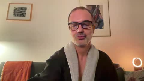 Snapshot of maxbow chatting on 15, 11, 2025 Max Mikado online show from 15, 11, 2025