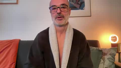 Snapshot of maxbow chatting on 22, 11, 2025 Max Mikado online show from 22, 11, 2025