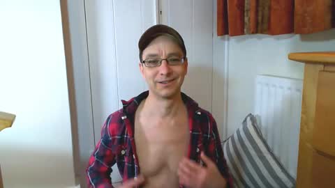 Max Davies online show from 3, 2, 2025