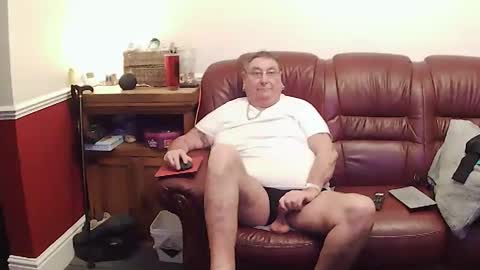 Snapshot of maxi_johnes chatting on 8, 4, 2026 MAX online show from 8, 4, 2026