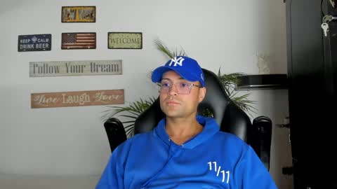 Snapshot of maxi_mux1 chatting on 22, 4, 2026 MAXI online show from 22, 4, 2026