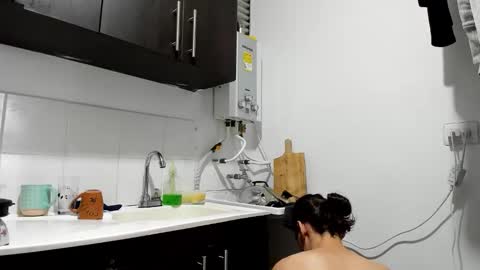 Snapshot of maxi_styles chatting on 8, 10, 2025 Alex online show from 8, 10, 2025