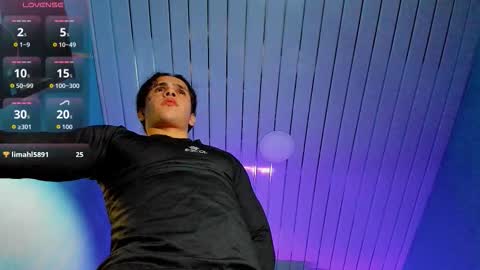 Snapshot of maximiliano_scoott_ chatting on 12, 9, 2025 maximiliano_scoott_ online show from 12, 9, 2025