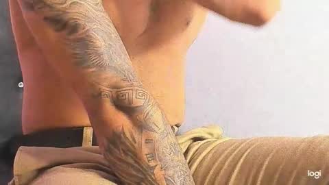 Snapshot of maximo004 chatting on 21, 12, 2025 Maximo online show from 21, 12, 2025