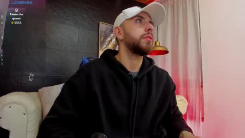 Snapshot of maximo_wolf1 chatting on 2, 11, 2025 Maximo Wolf online show from 2, 11, 2025