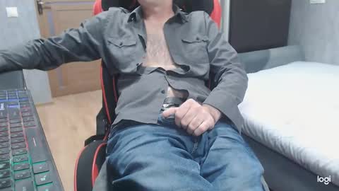 Snapshot of maximus3334 chatting on 28, 11, 2025 maximus3334 online show from 28, 11, 2025