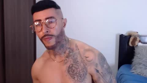 Independent Model online show from 15, 1, 2025